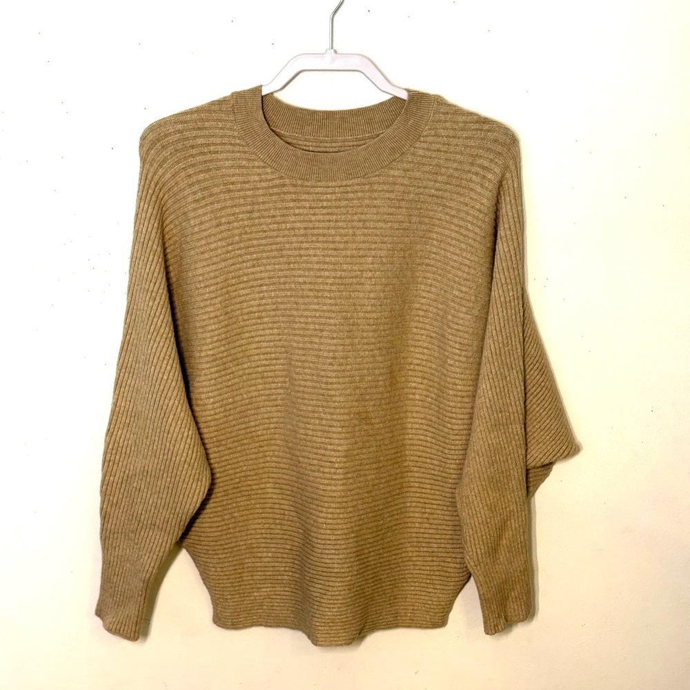 Cozy Tan Bat Wing Sweater. Rib knit. Crew Neck. Size M. EUC.